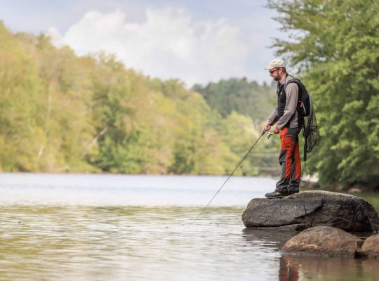 326_pecheur_a_l_etang_de_saint_estephe_©Luc.Fauret.photographe_expiresOn-2025-01-01