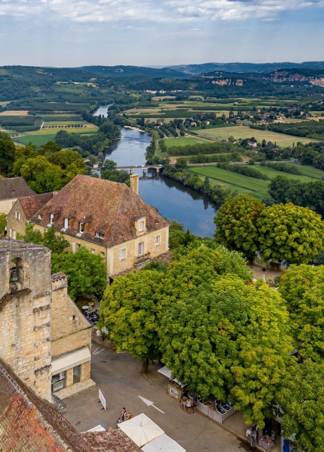 Vue de Domme au dessus de la Dordogne