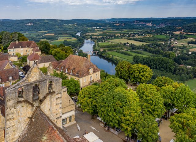 Vue de Domme au dessus de la Dordogne