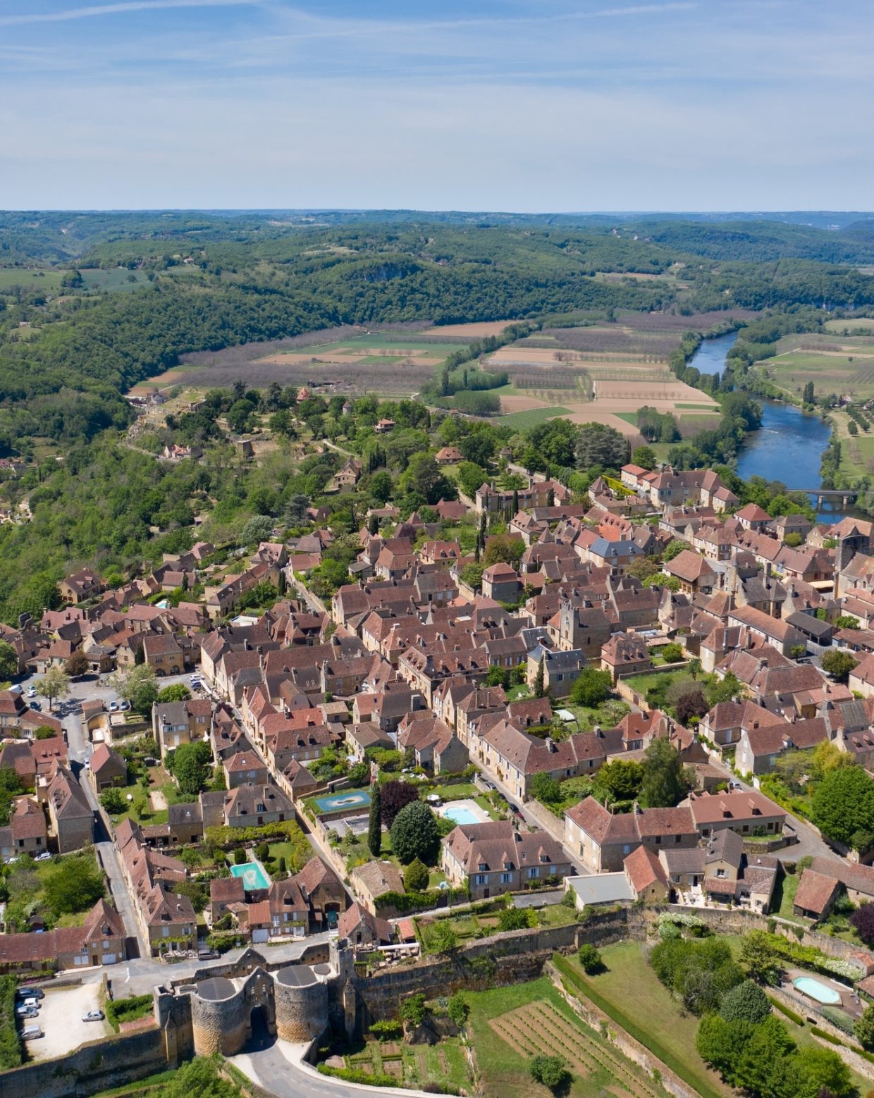 Domme, bastide en Périgord Noir, vue du ciel