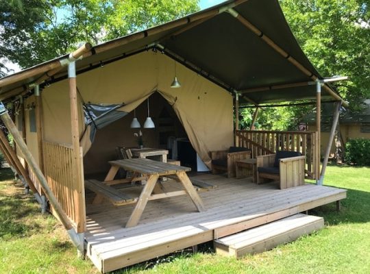 Terrasse tente Lodge Safari - Camping Le Mondou