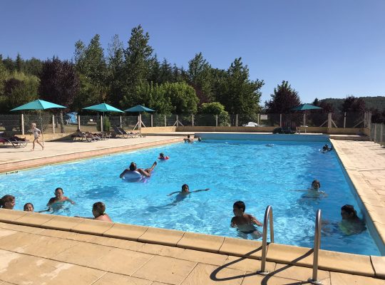 piscine au camping en perigord noir