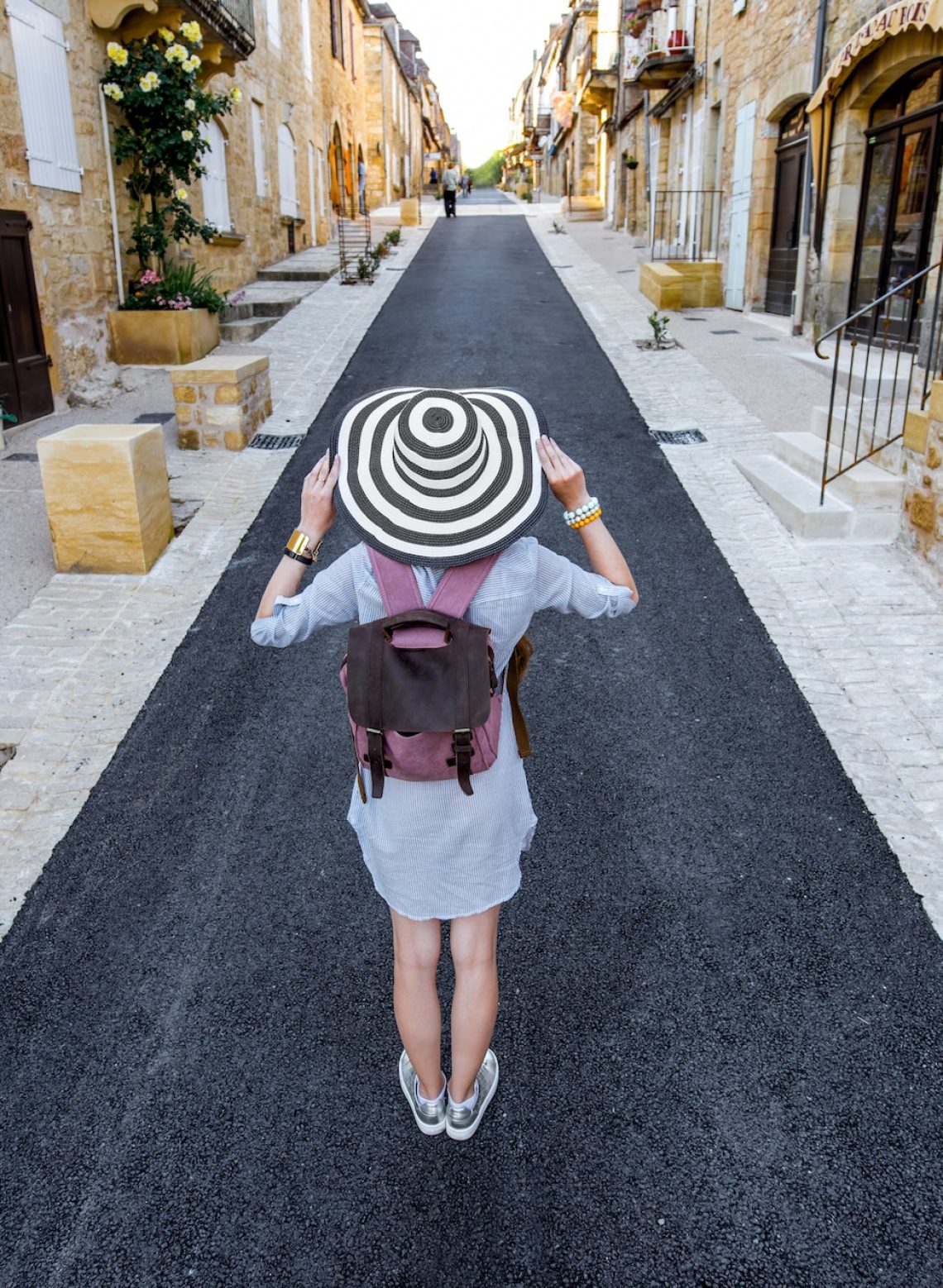 Woman traveling in Domme